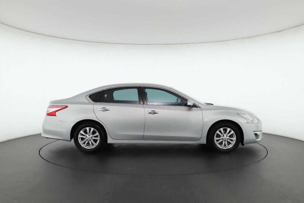 Nissan Altima image 3