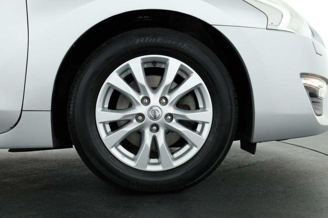 Nissan Altima image 4
