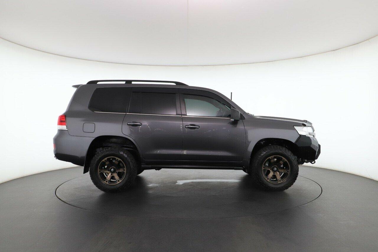 Toyota Landcruiser image 3