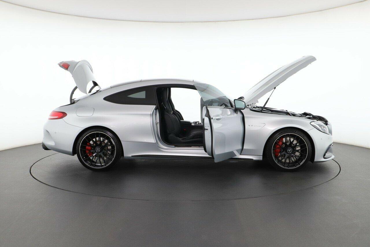 Mercedes Benz C-class image 2