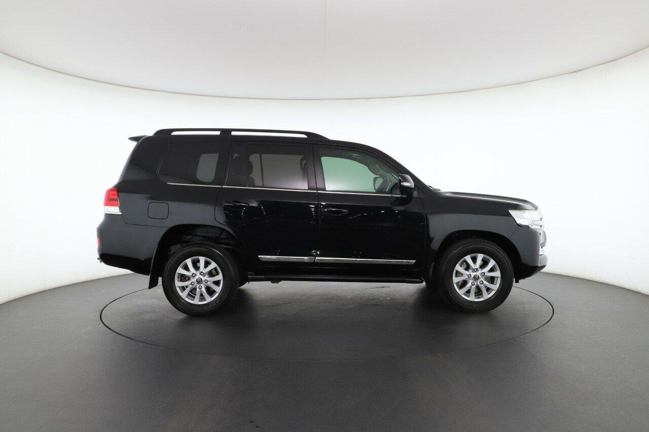 Toyota Landcruiser image 2