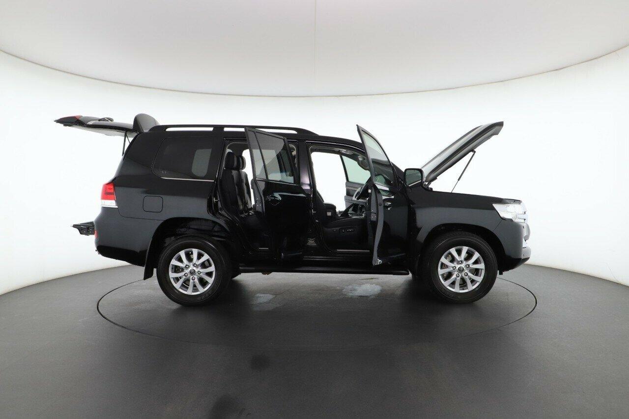 Toyota Landcruiser image 3
