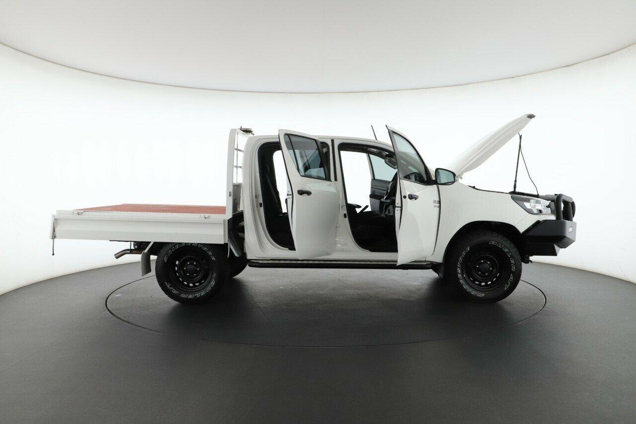 Toyota Hilux image 2