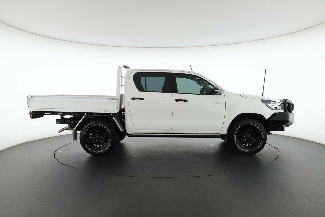 Toyota Hilux image 3