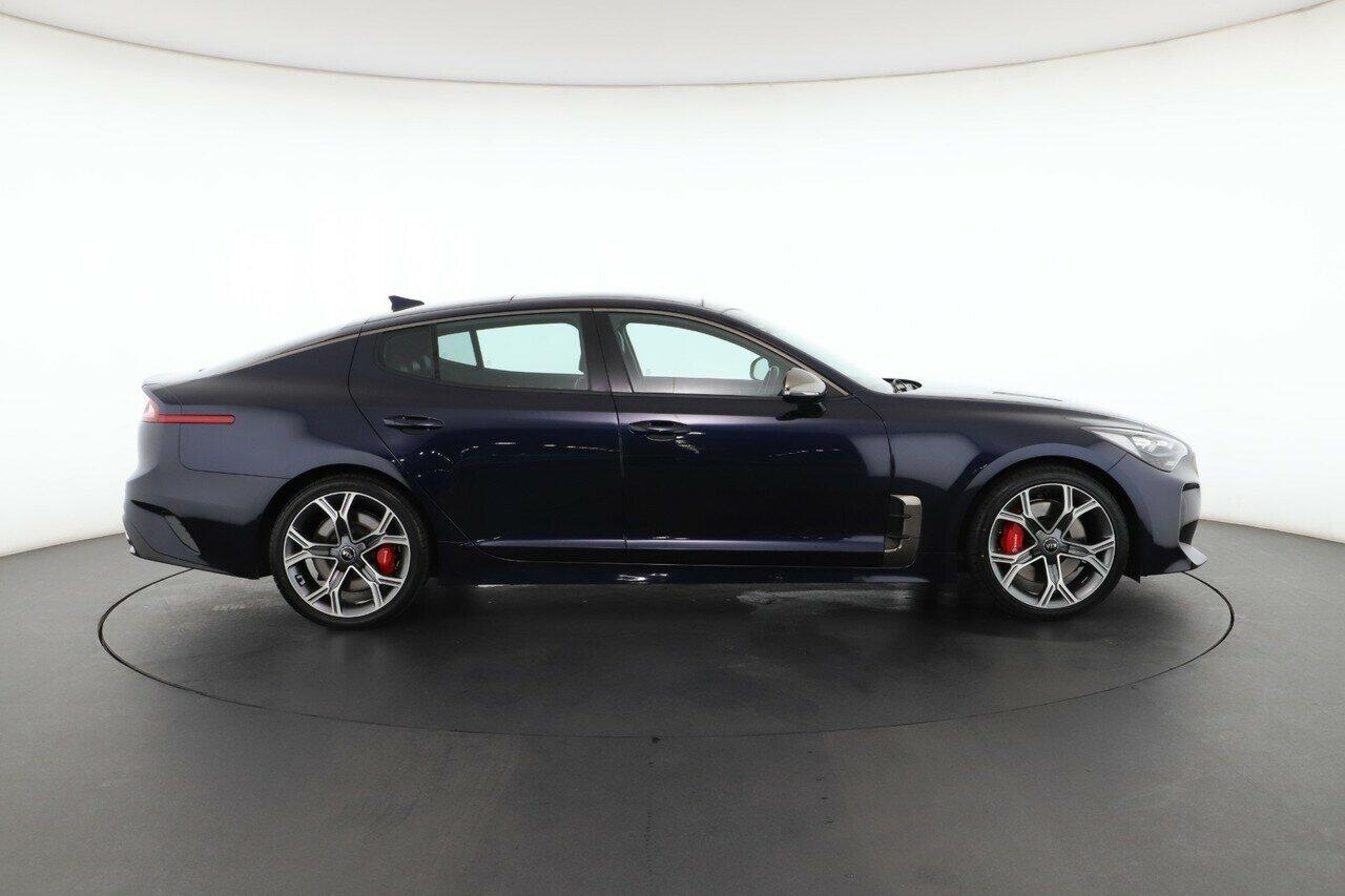Kia Stinger image 2