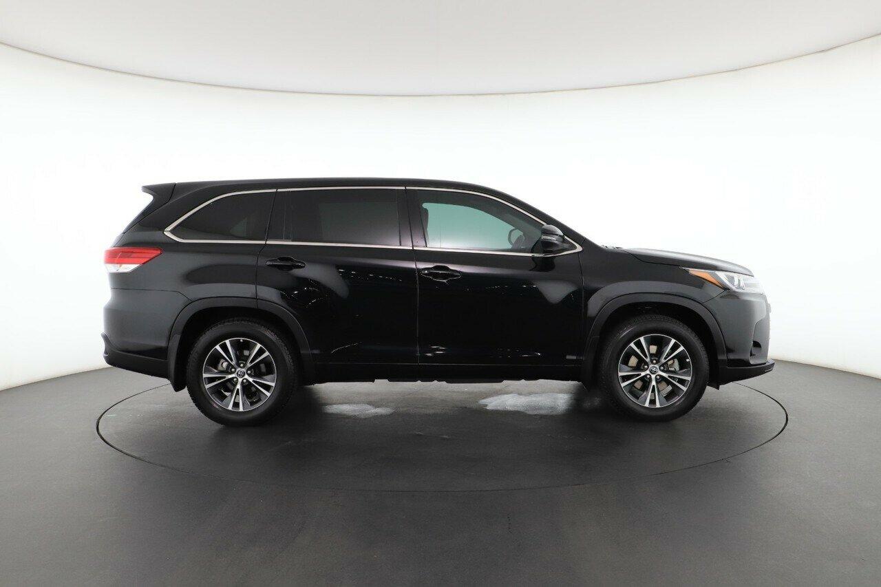 Toyota Kluger image 3
