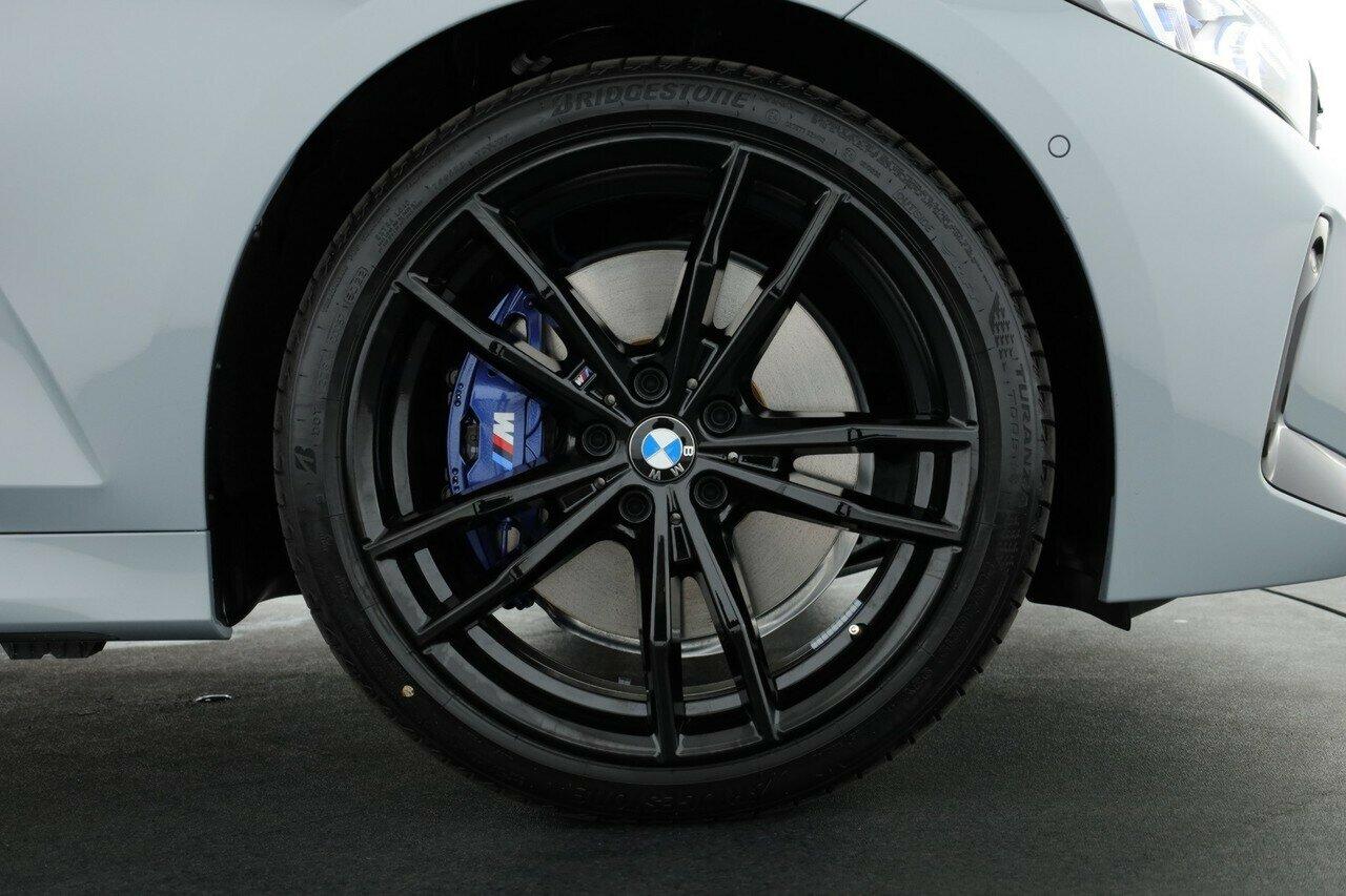 BMW 3 Series image 4