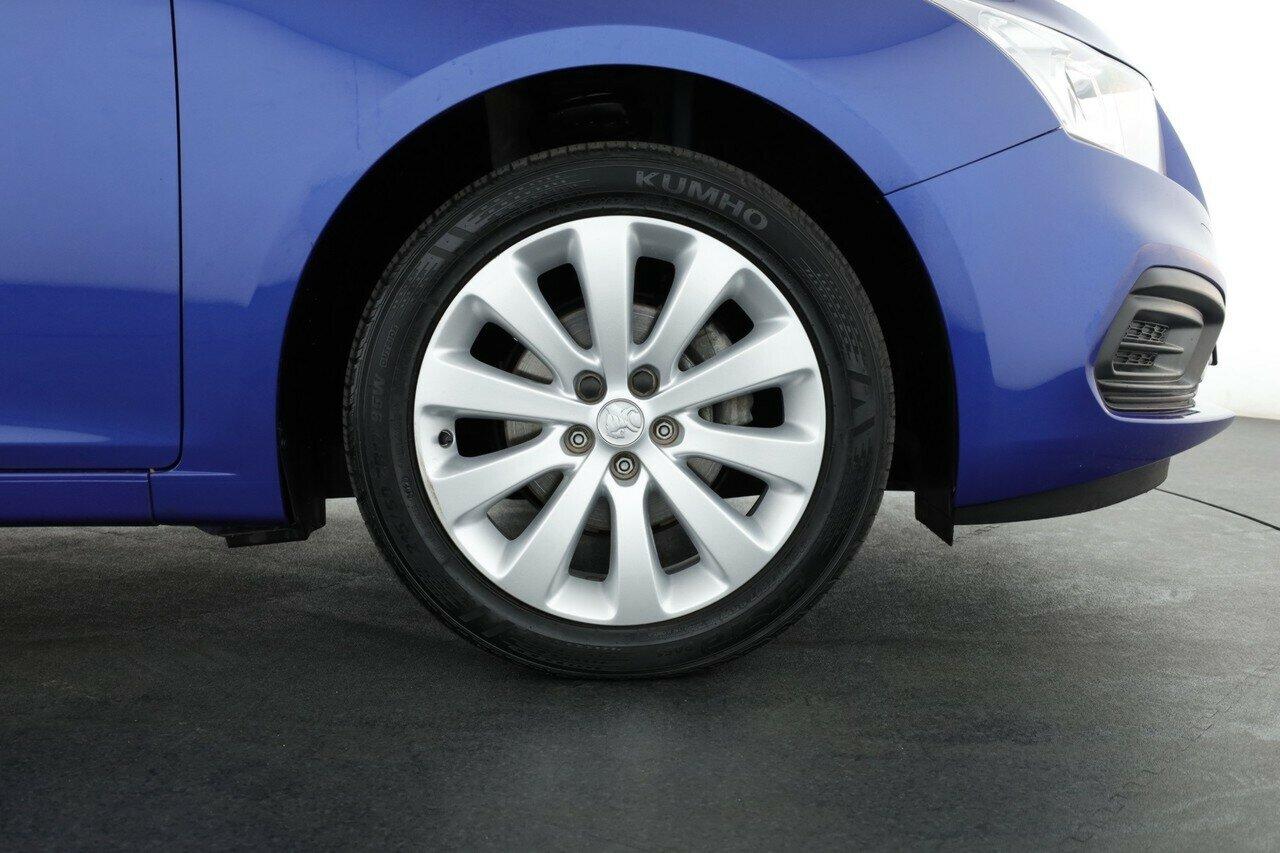 Holden Cruze image 4