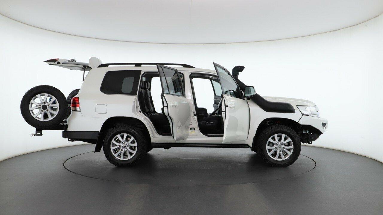 Toyota Landcruiser image 3