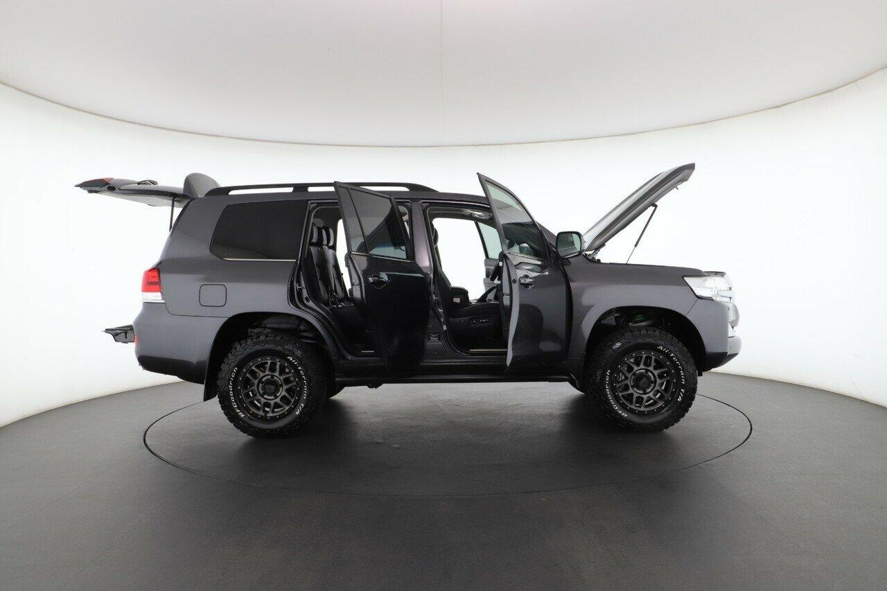 Toyota Landcruiser image 2