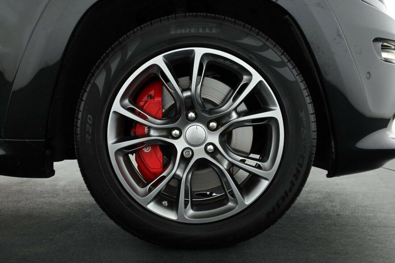 Jeep Grand Cherokee image 3