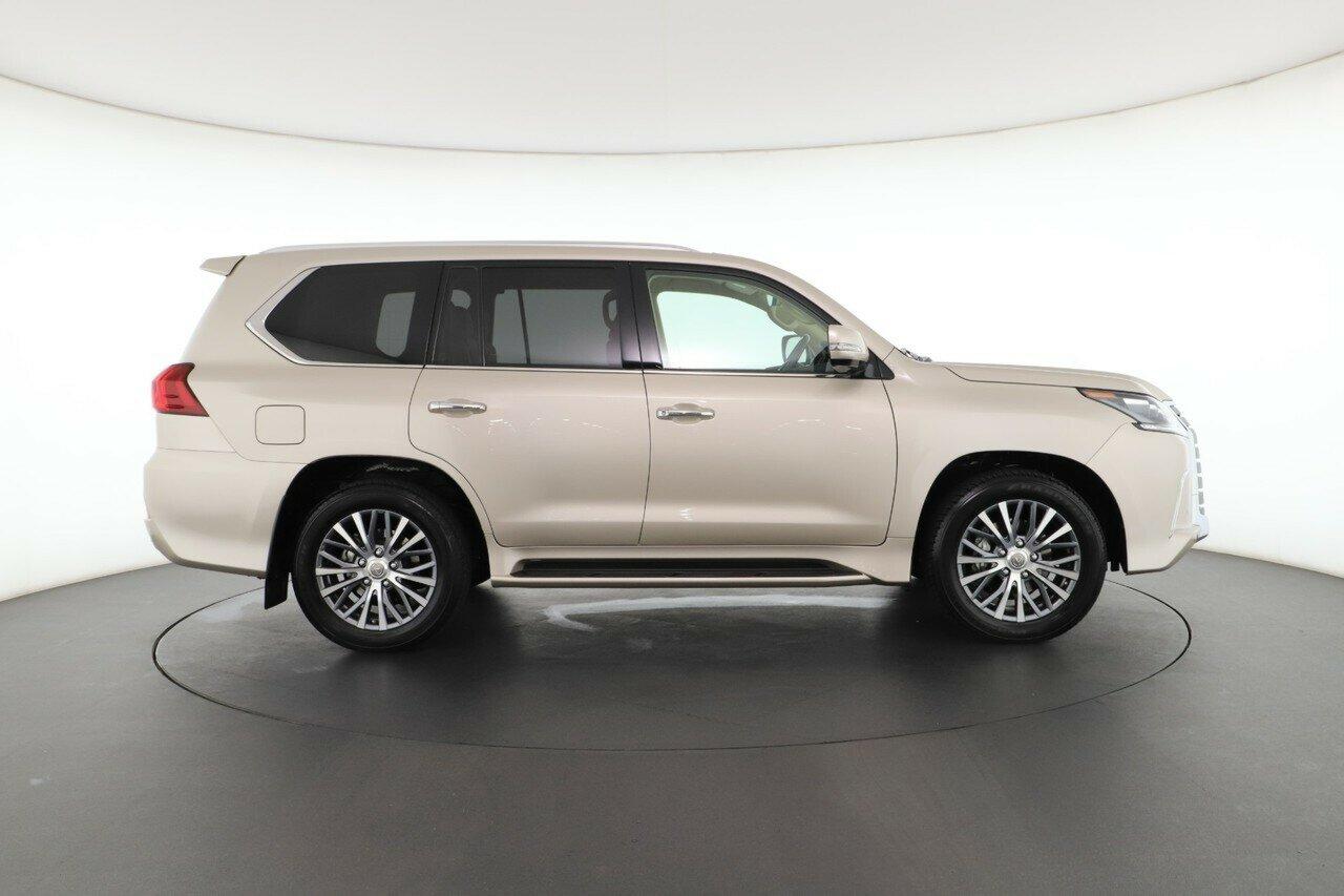 Lexus Lx image 2