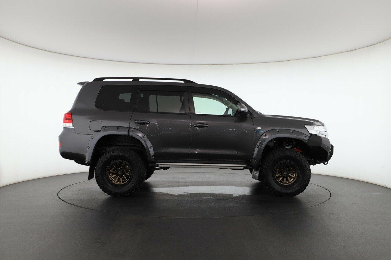 Toyota Landcruiser image 2