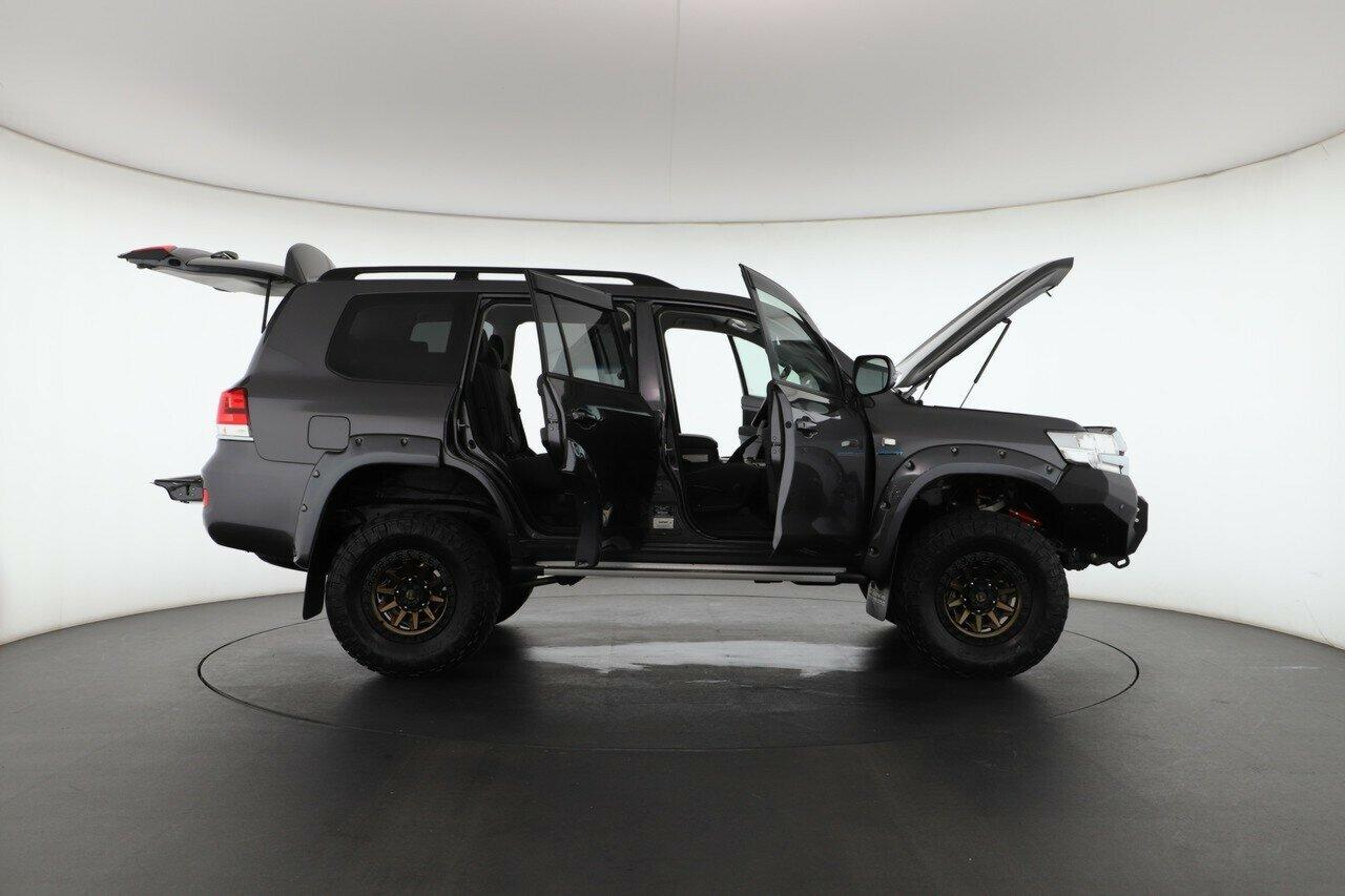 Toyota Landcruiser image 3