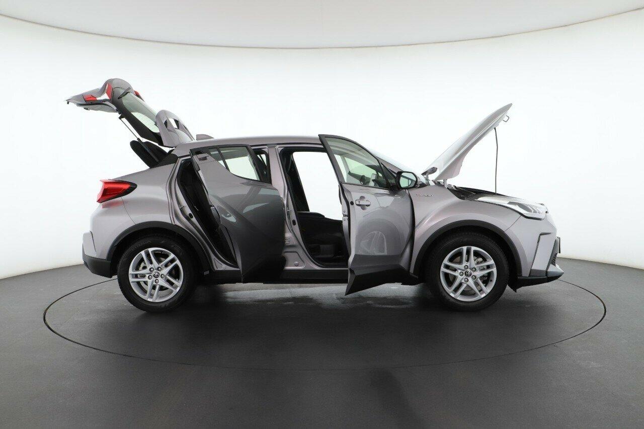 Toyota C-hr image 2
