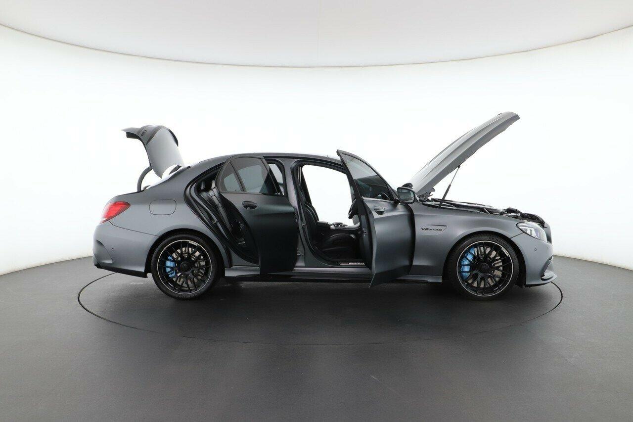 Mercedes Benz C-class image 2