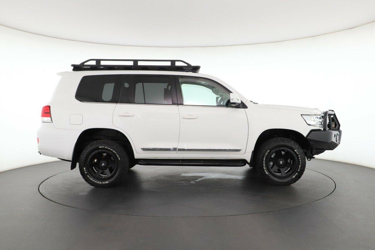 Toyota Landcruiser image 2