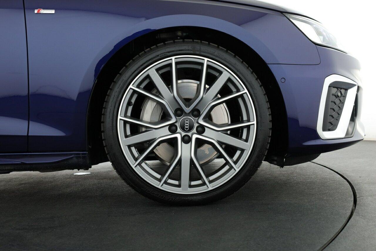 Audi A4 image 2