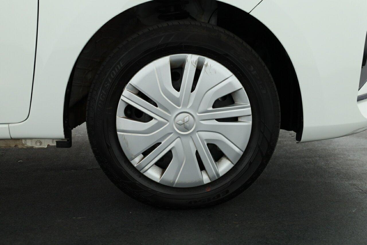 Mitsubishi Mirage image 4