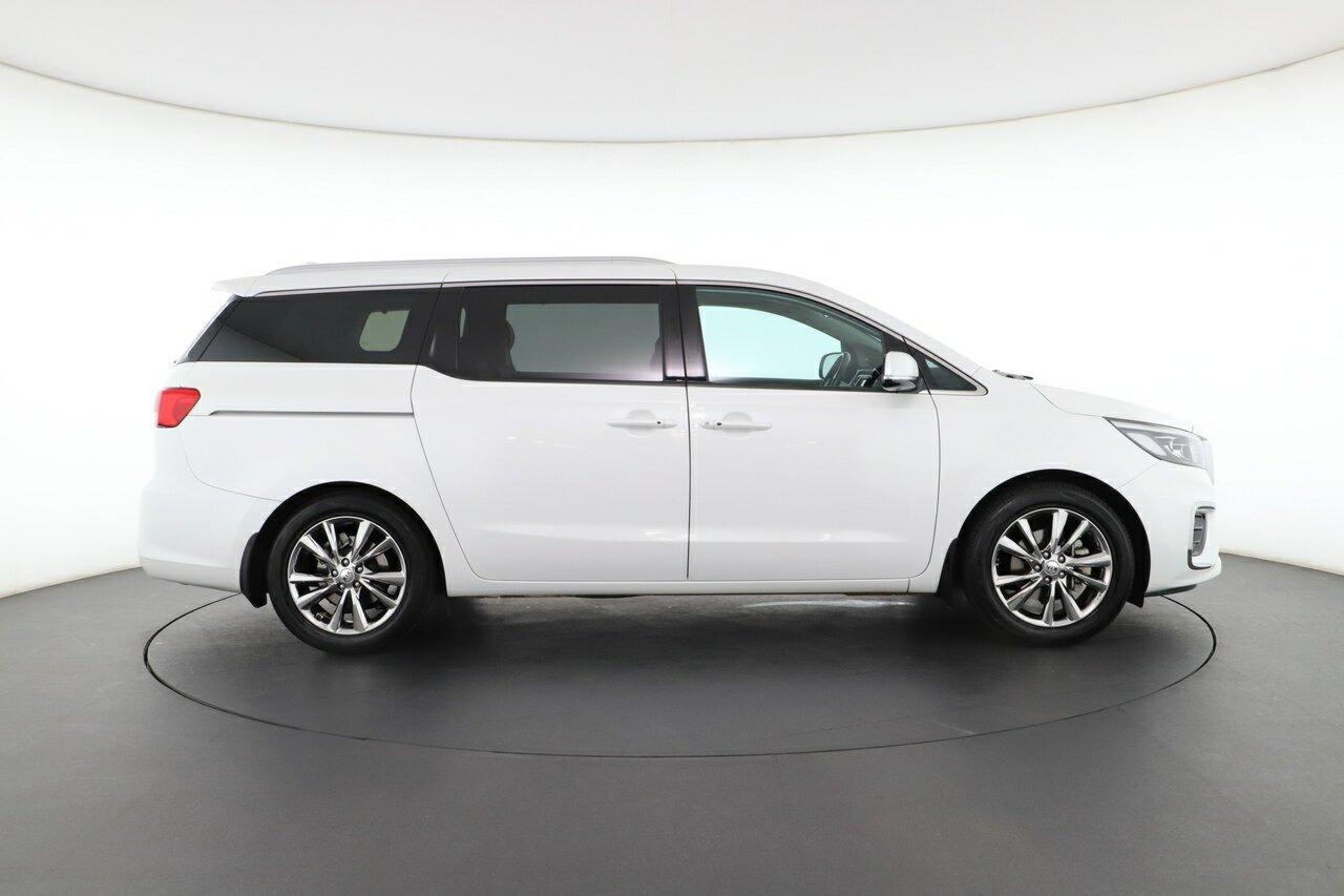 Kia Carnival image 2