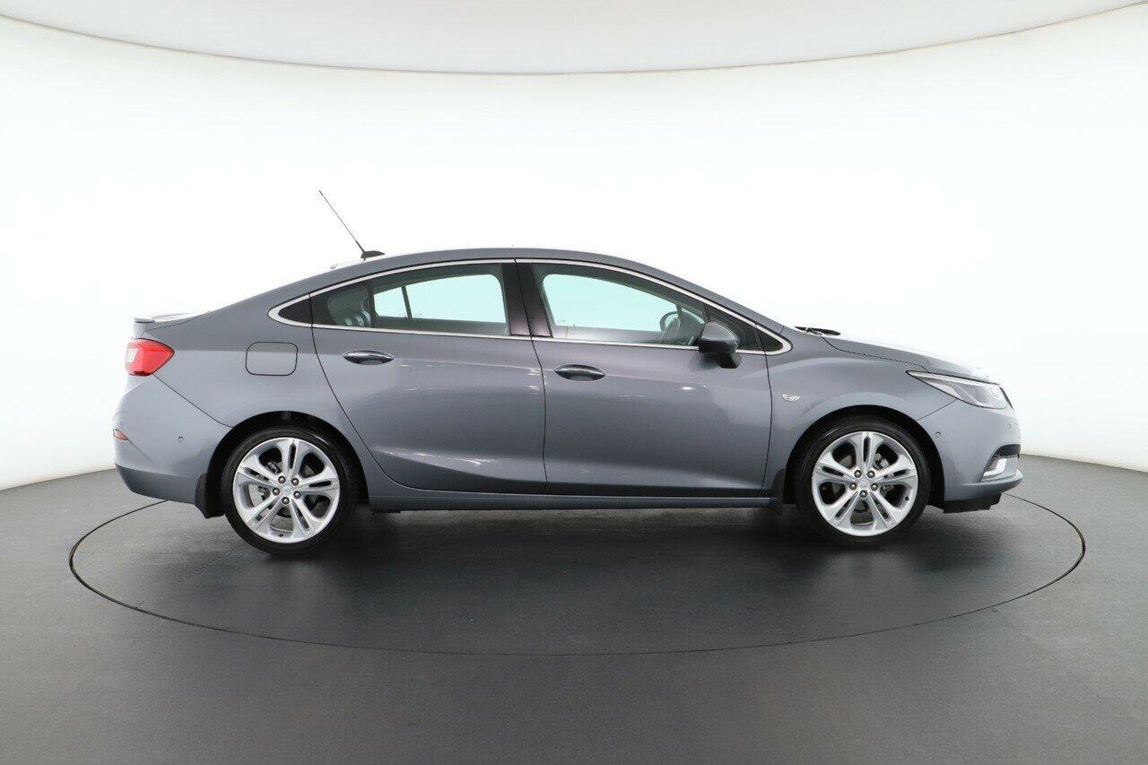 Holden Astra image 2