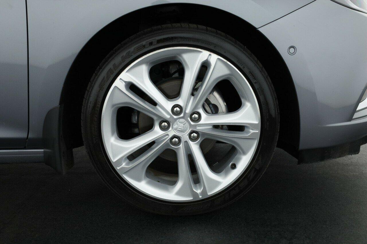 Holden Astra image 3