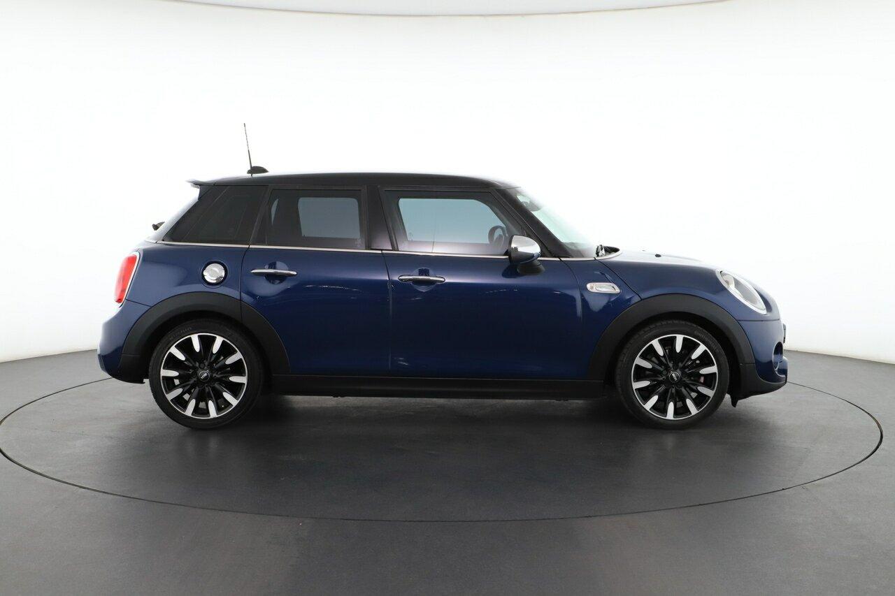 Mini Hatch image 2