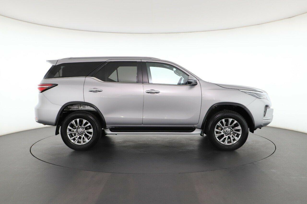 Toyota Fortuner image 2