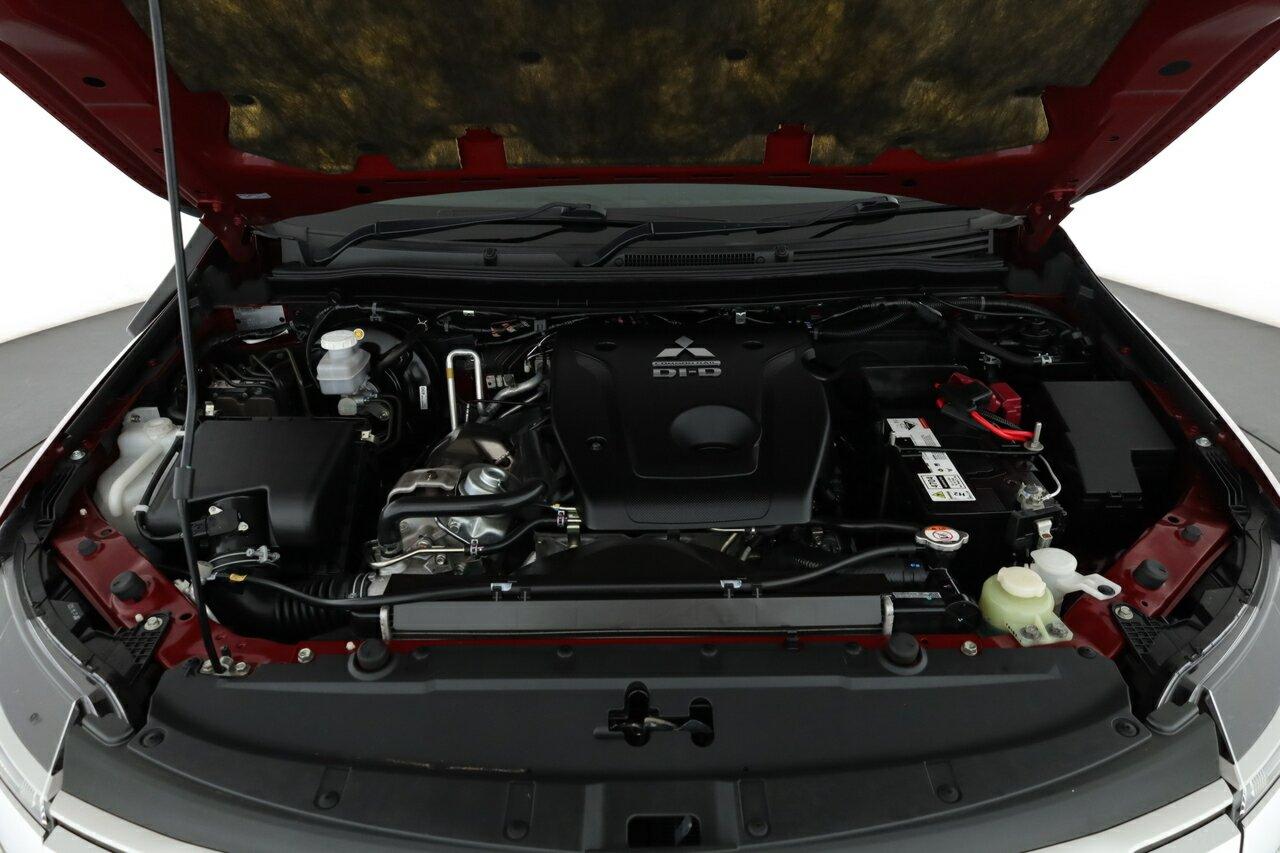 Mitsubishi Pajero Sport image 3