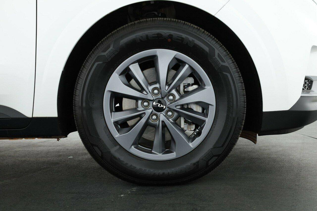 Kia Carnival image 3