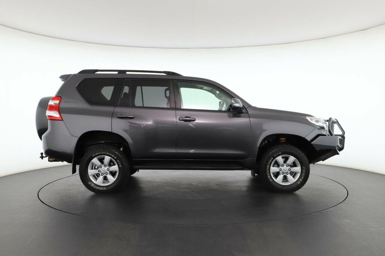 Toyota Landcruiser Prado image 2