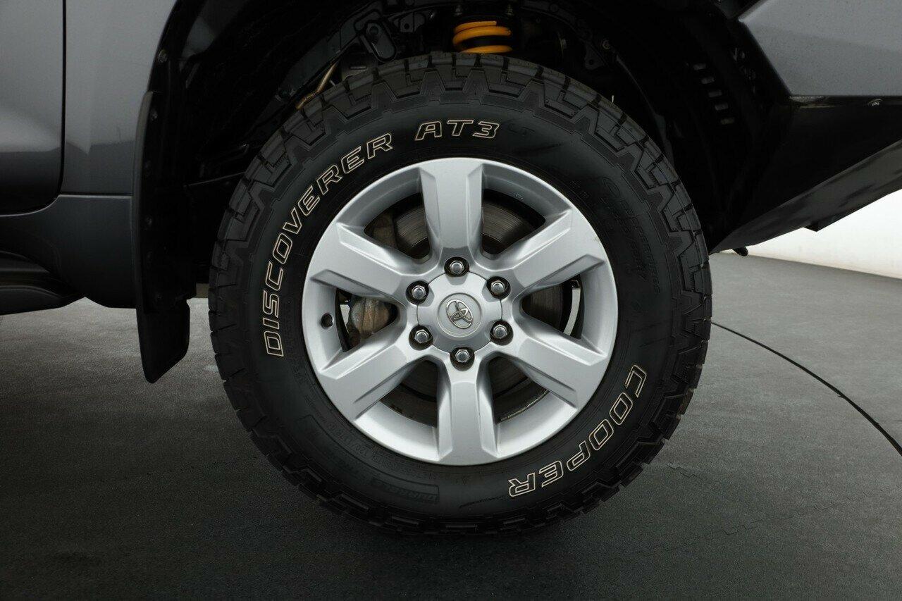 Toyota Landcruiser Prado image 3