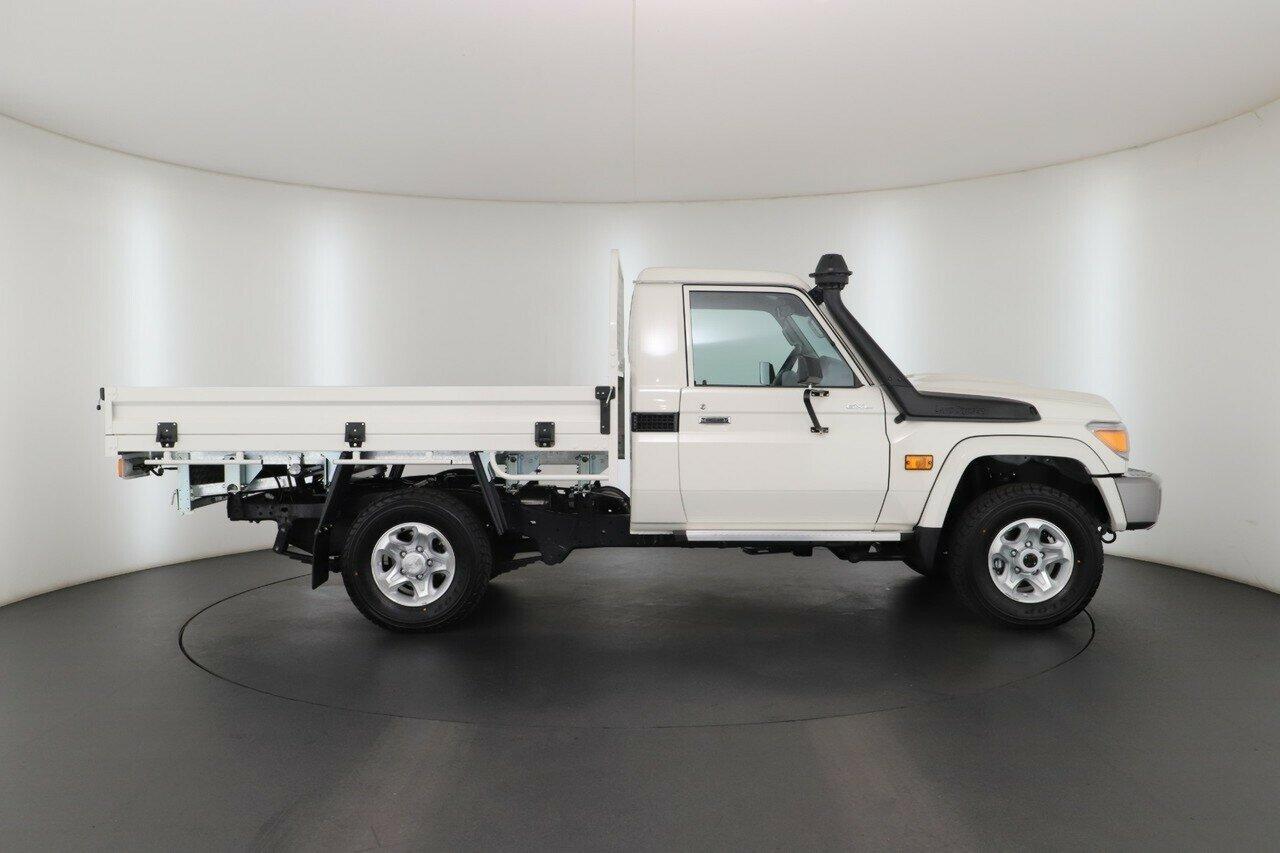 Toyota Landcruiser image 2