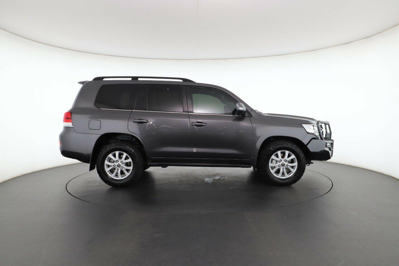 Toyota Landcruiser image 3