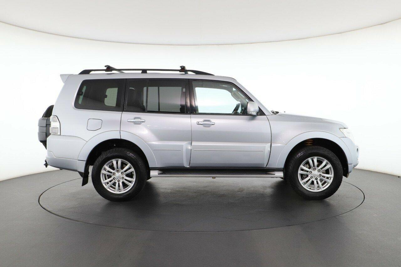 Mitsubishi Pajero image 2