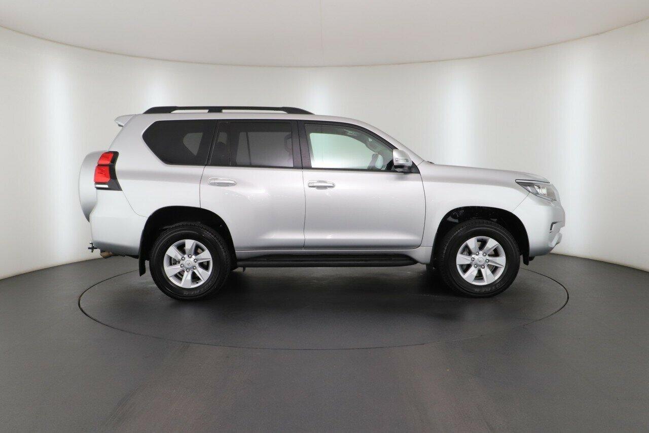 Toyota Landcruiser Prado image 3