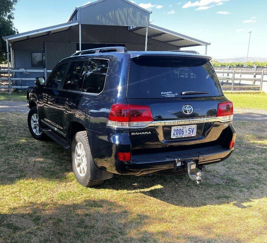 Toyota Landcruiser image 2