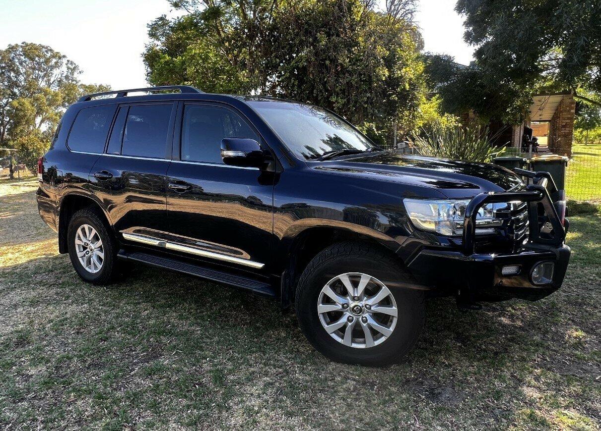Toyota Landcruiser image 3