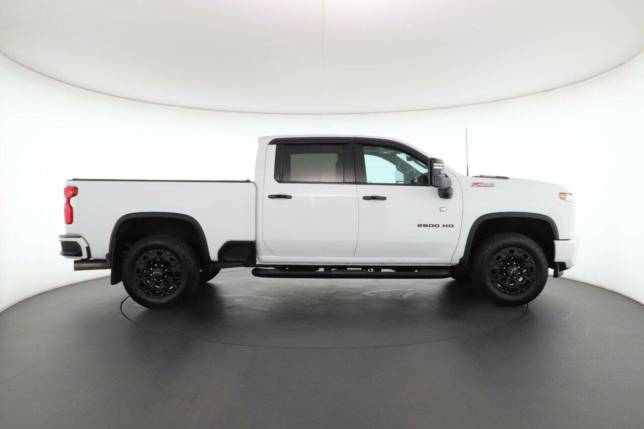 Chevrolet Silverado image 2