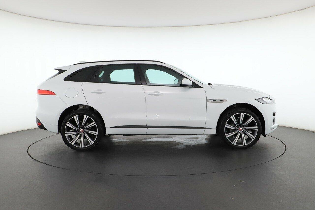 Jaguar F-pace image 2