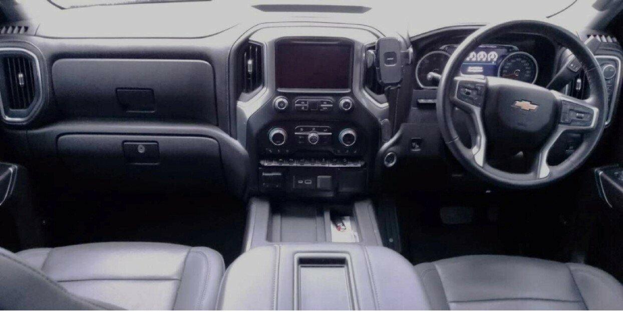 Chevrolet Silverado image 3