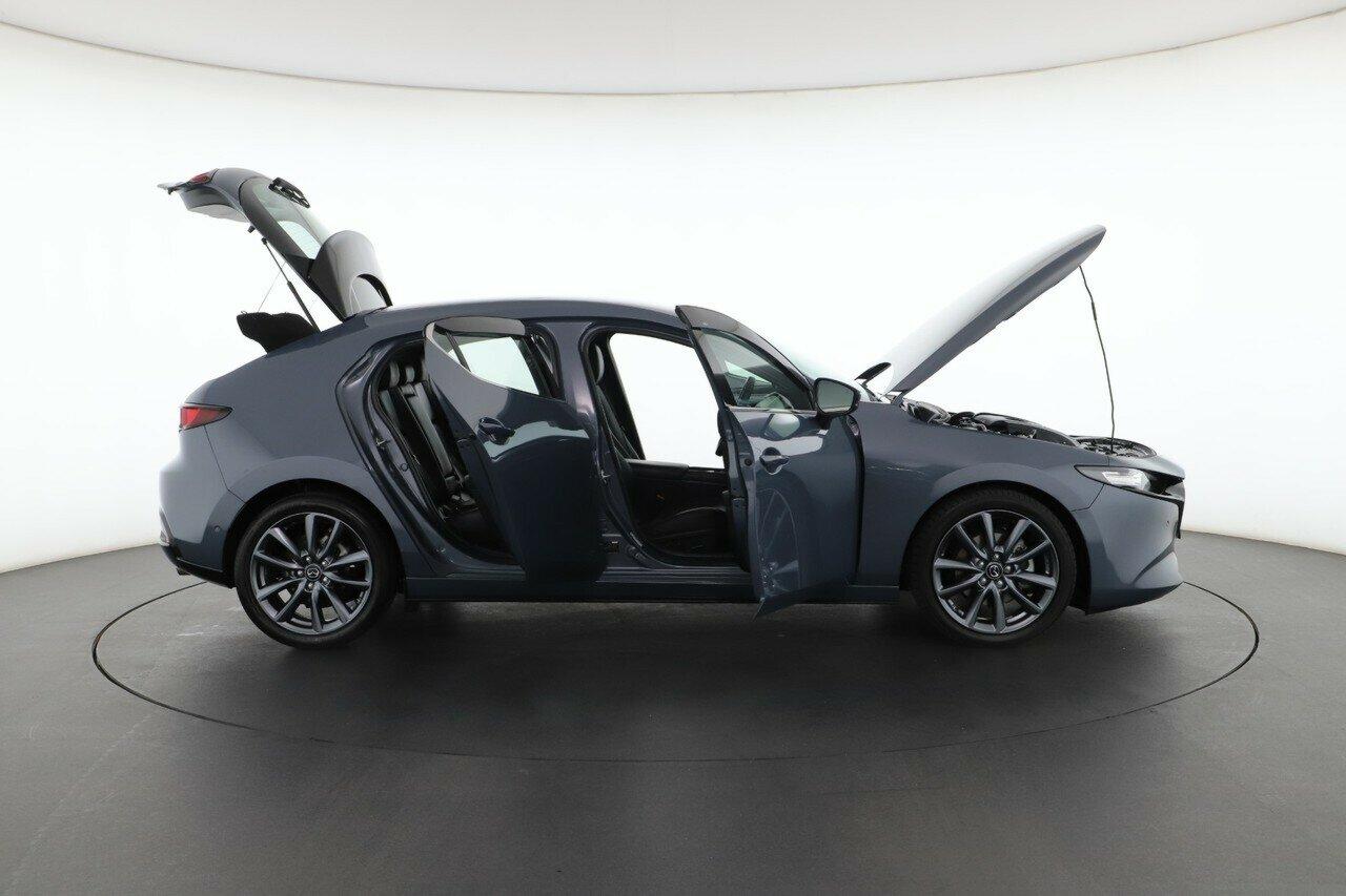 Mazda 3 image 2