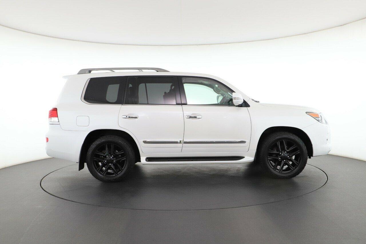 Lexus Lx image 2
