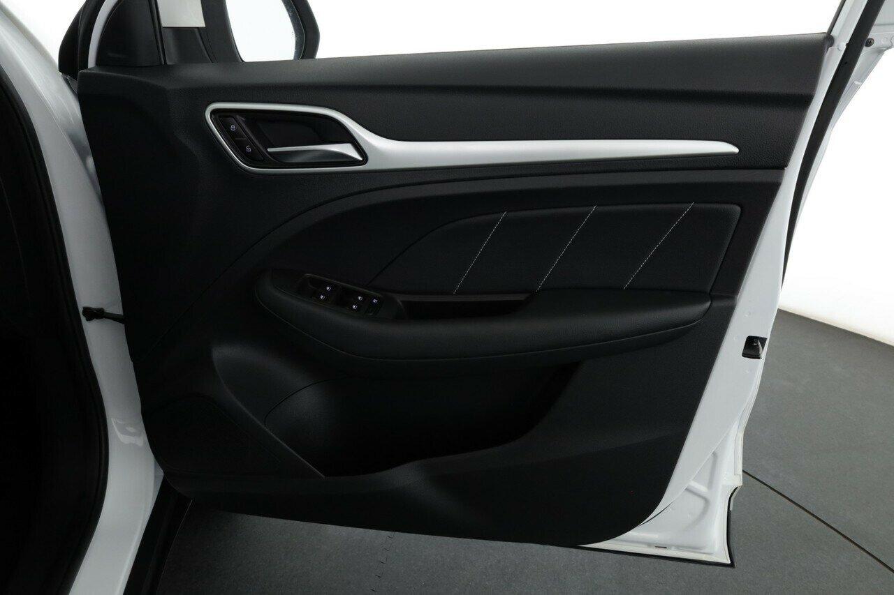 MG Zs Ev image 3