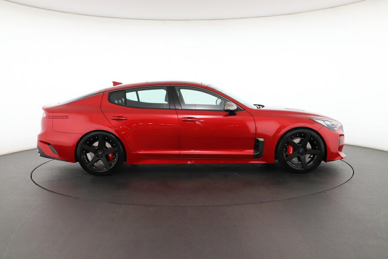 Kia Stinger image 2