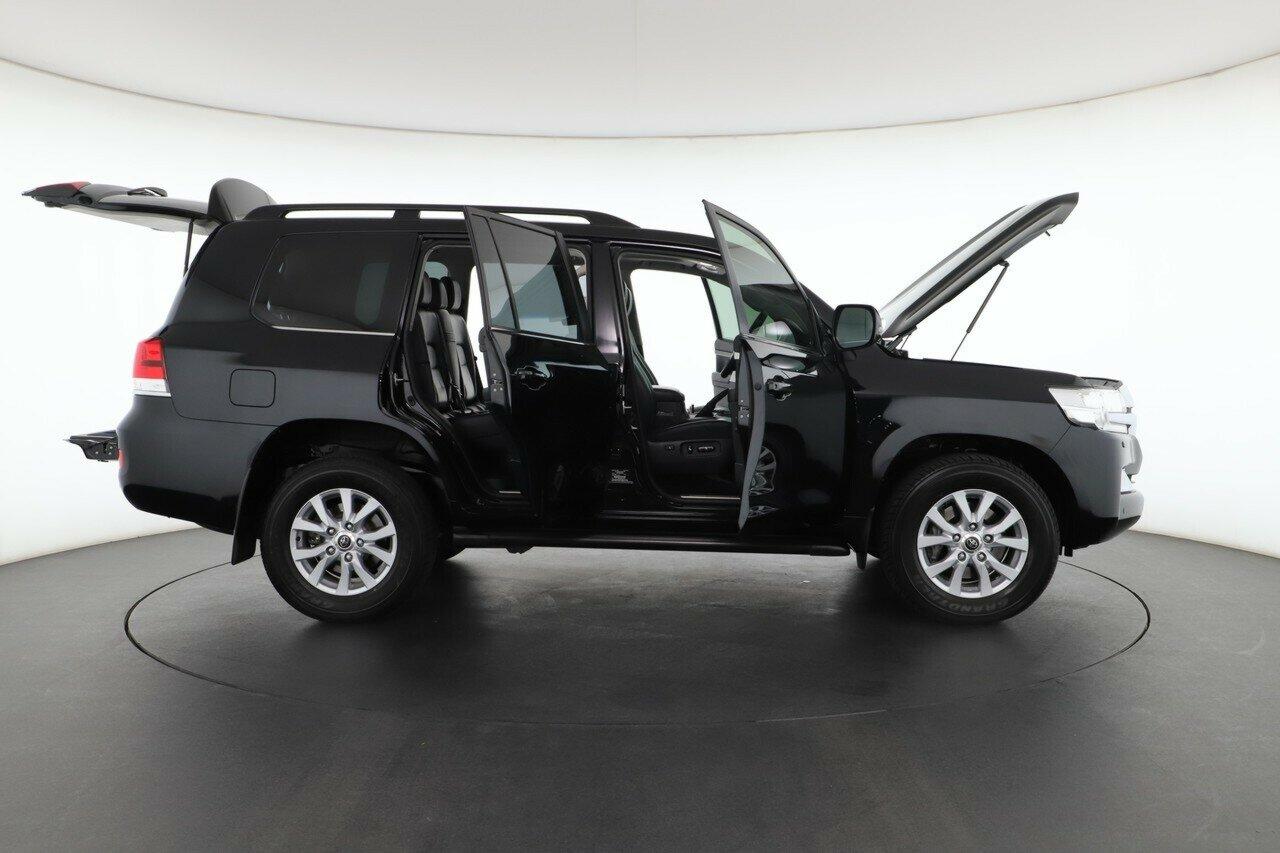 Toyota Landcruiser image 2