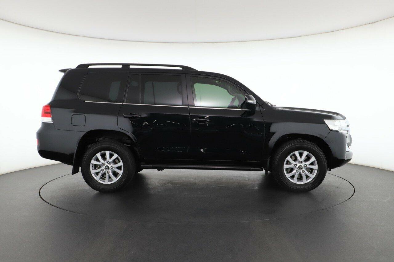 Toyota Landcruiser image 3