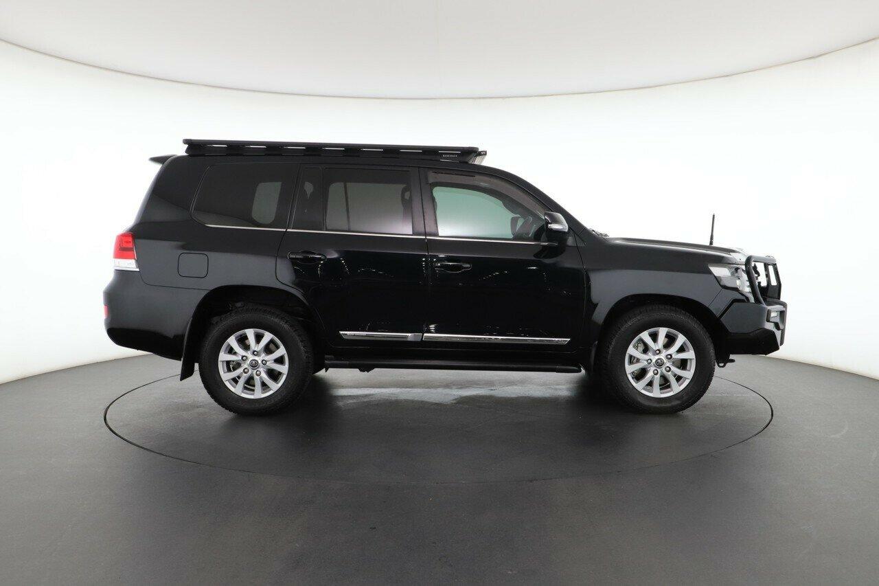 Toyota Landcruiser image 3