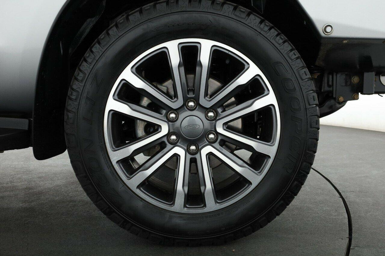 Ford Everest image 3