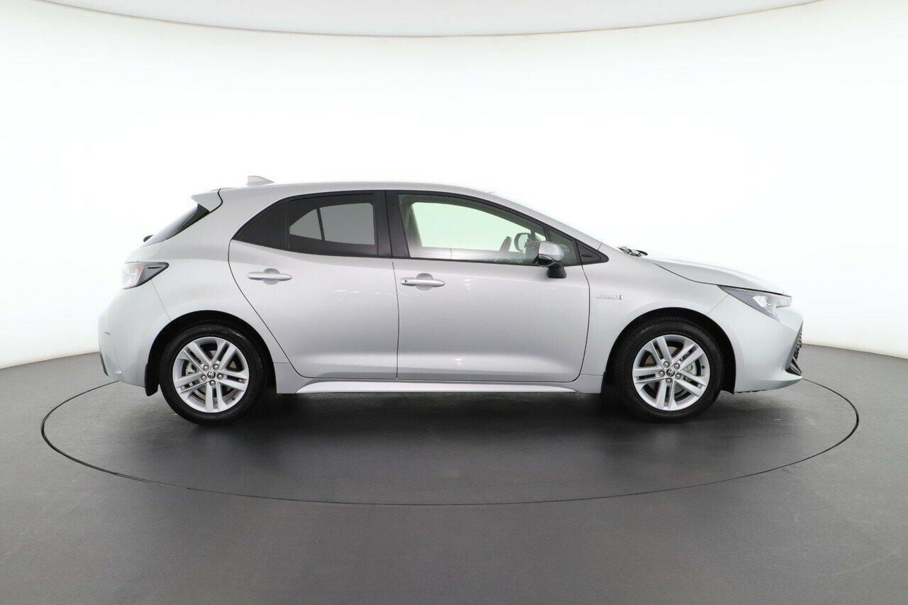 Toyota Corolla image 2